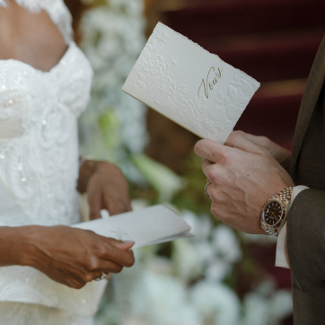 Styled-Shoot-St.-Charles-Hall-129.webp
